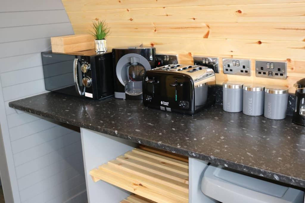 Villa Glampods Glamping Pod - Meet Highland Cows And Sheep Elgin Exterior foto